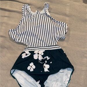 Green Striped Cut Out Floral One-Piece Swimsuit, sz XL